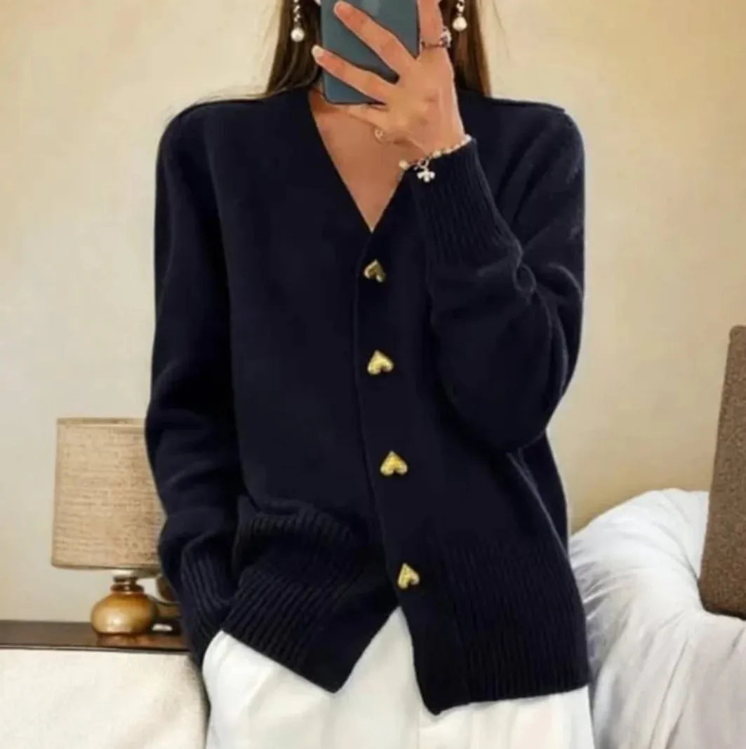 CIARA - ELEGANT CARDIGAN WITH HEART-SHAPED BUTTONS