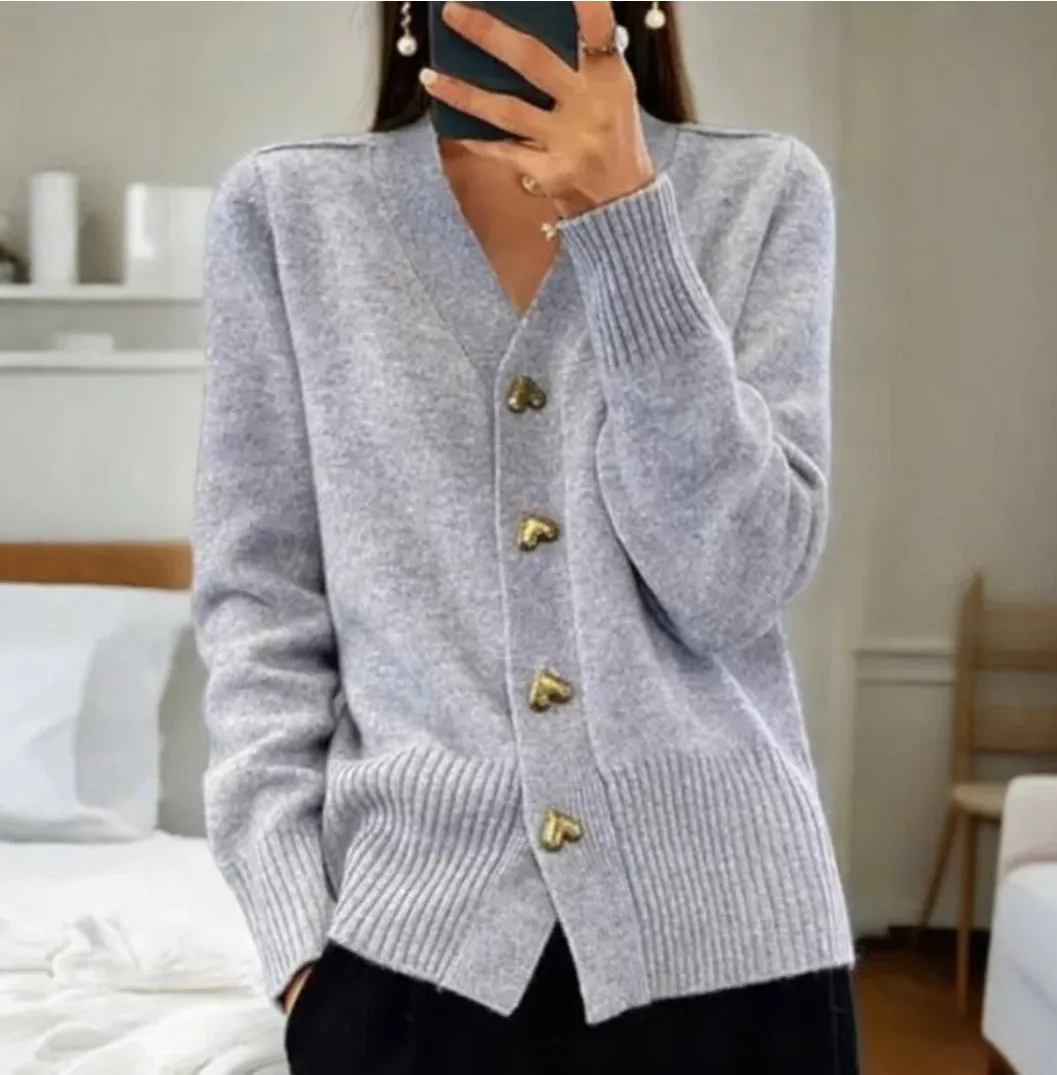CIARA - ELEGANT CARDIGAN WITH HEART-SHAPED BUTTONS