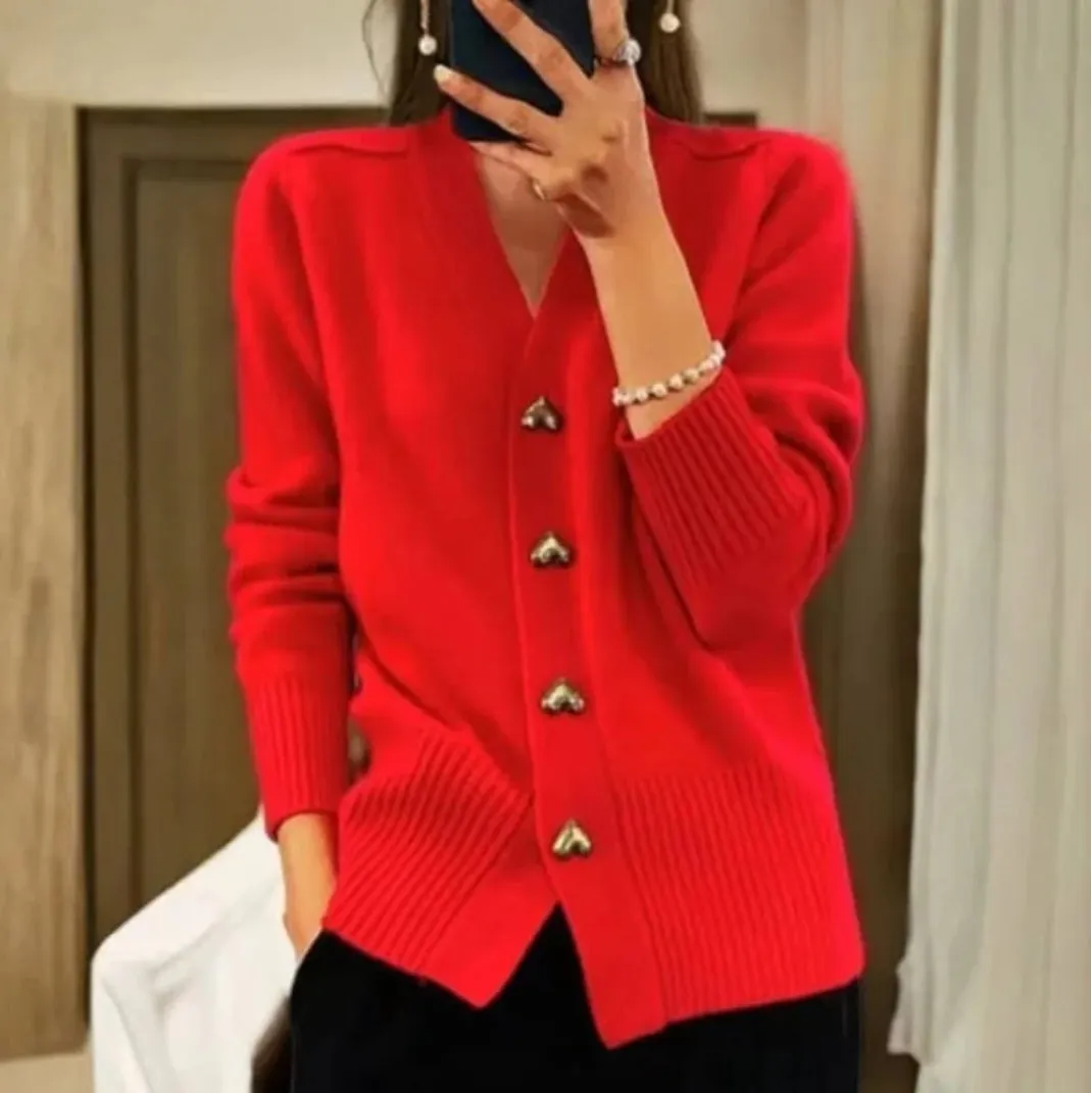 CIARA - ELEGANT CARDIGAN WITH HEART-SHAPED BUTTONS