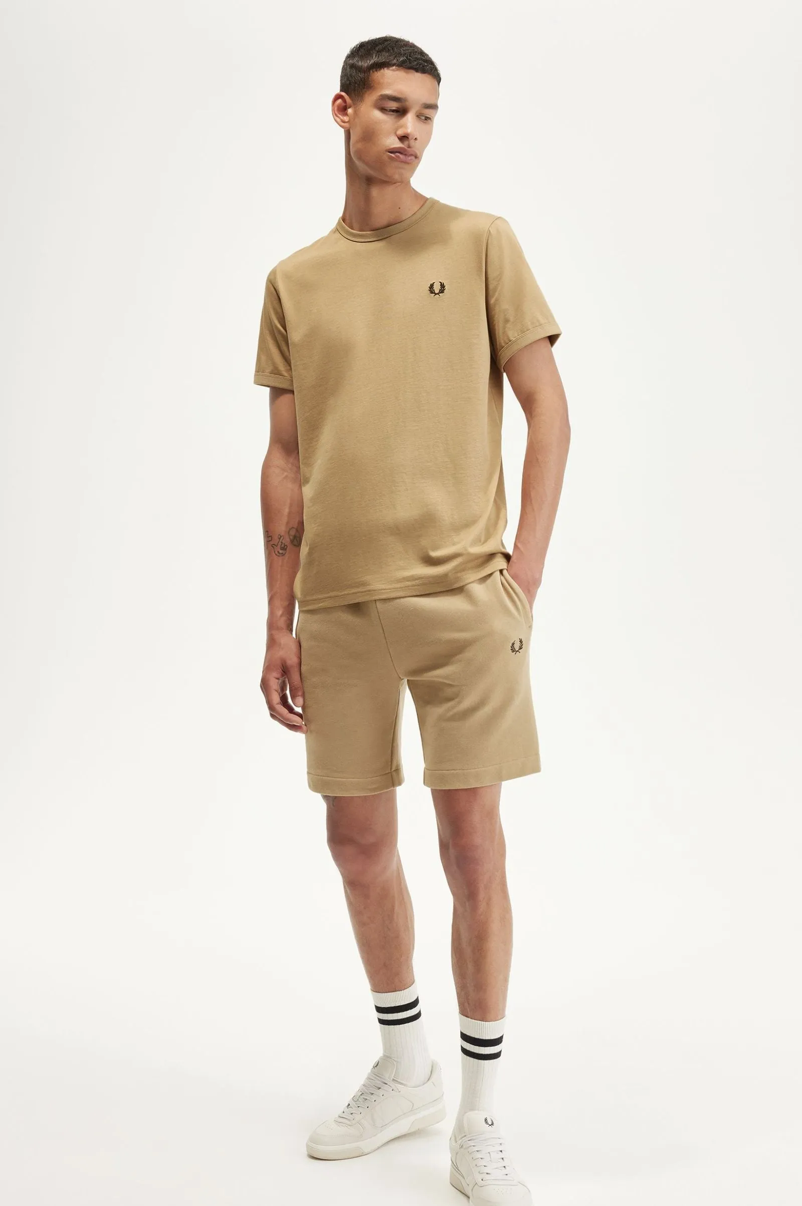 Fred Perry Ringer T-shirt Warm Stone/Black