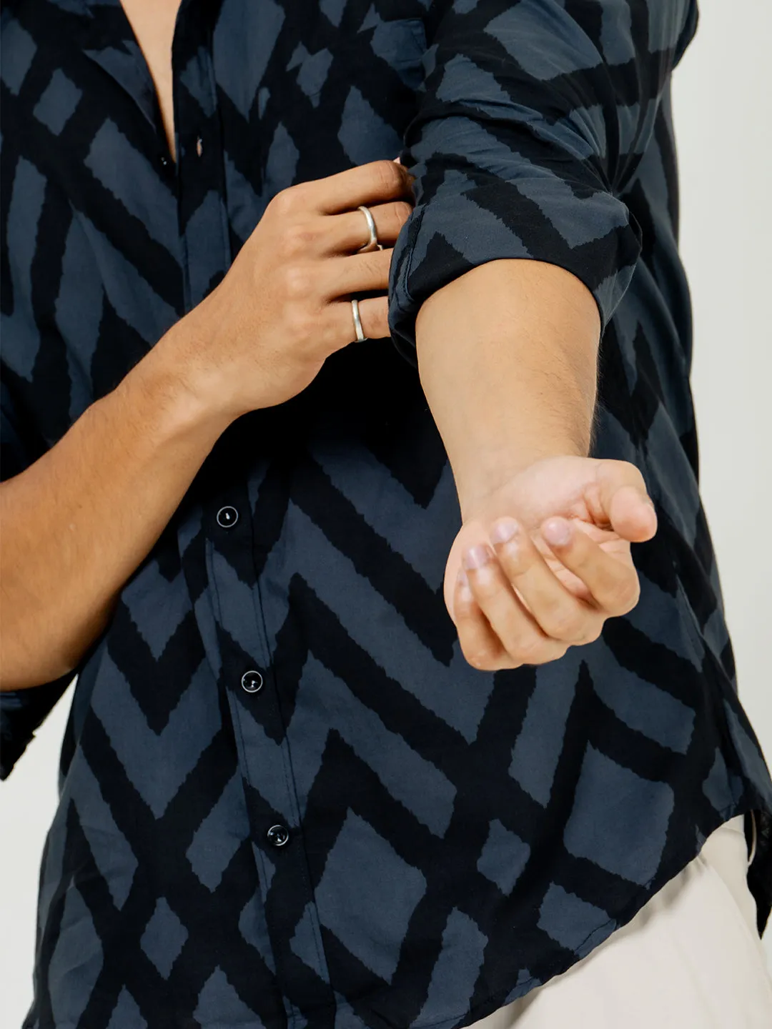 Full Sleeve Black Grey zig zag printed Shirts