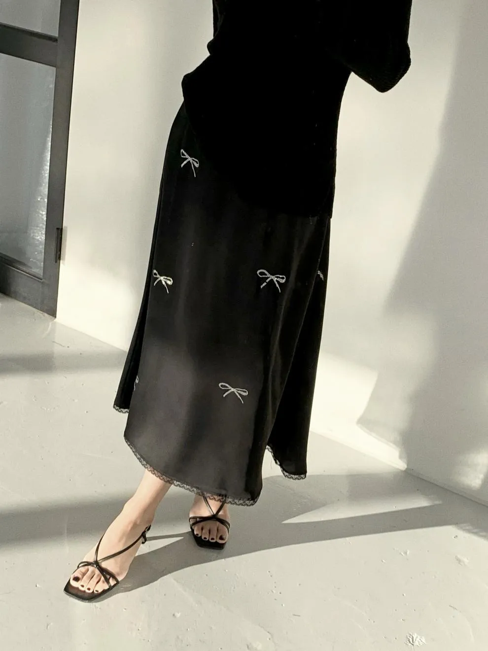 Lace stitching mid-length skirt