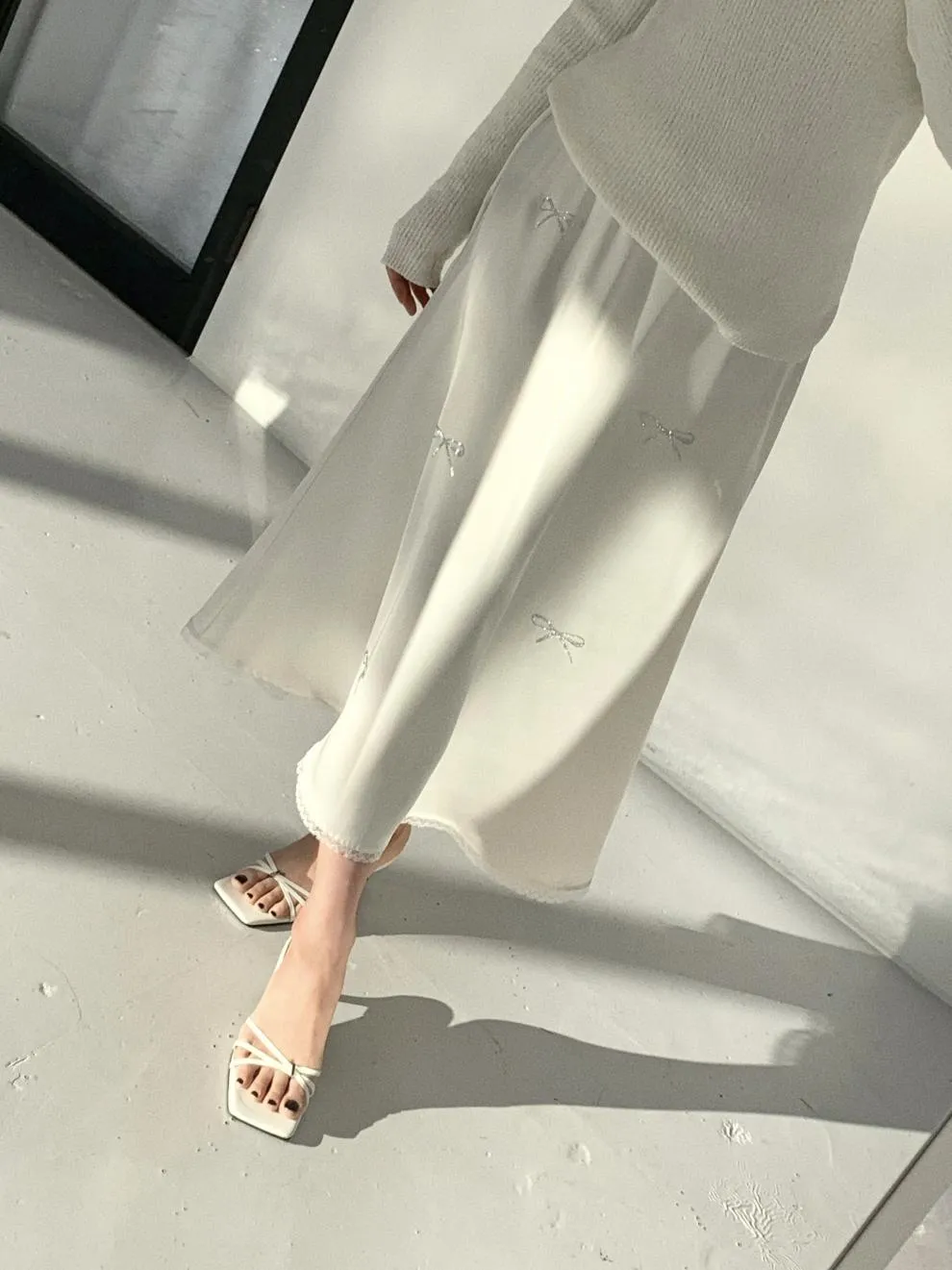 Lace stitching mid-length skirt