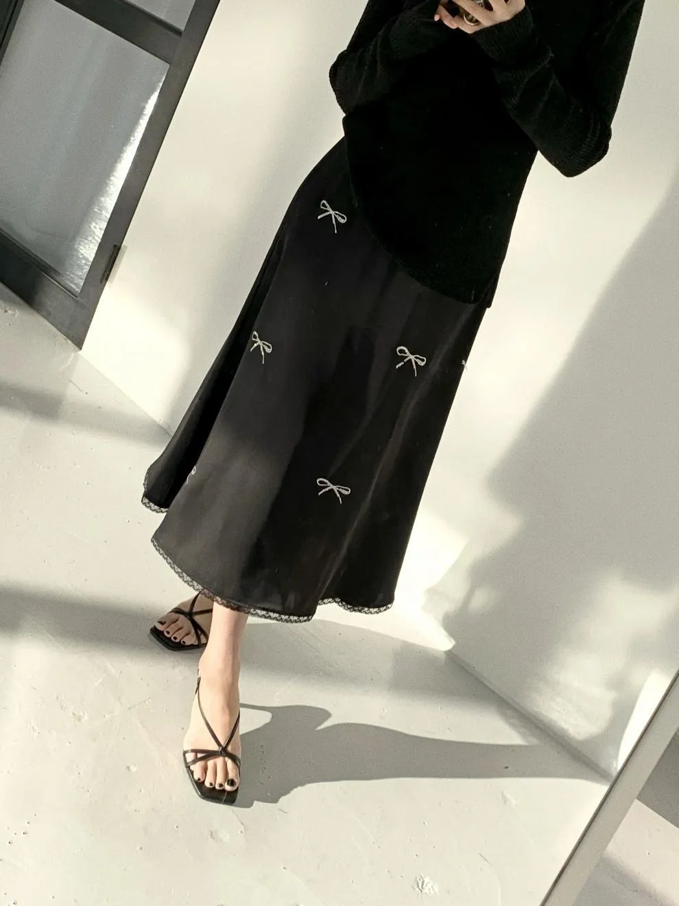Lace stitching mid-length skirt