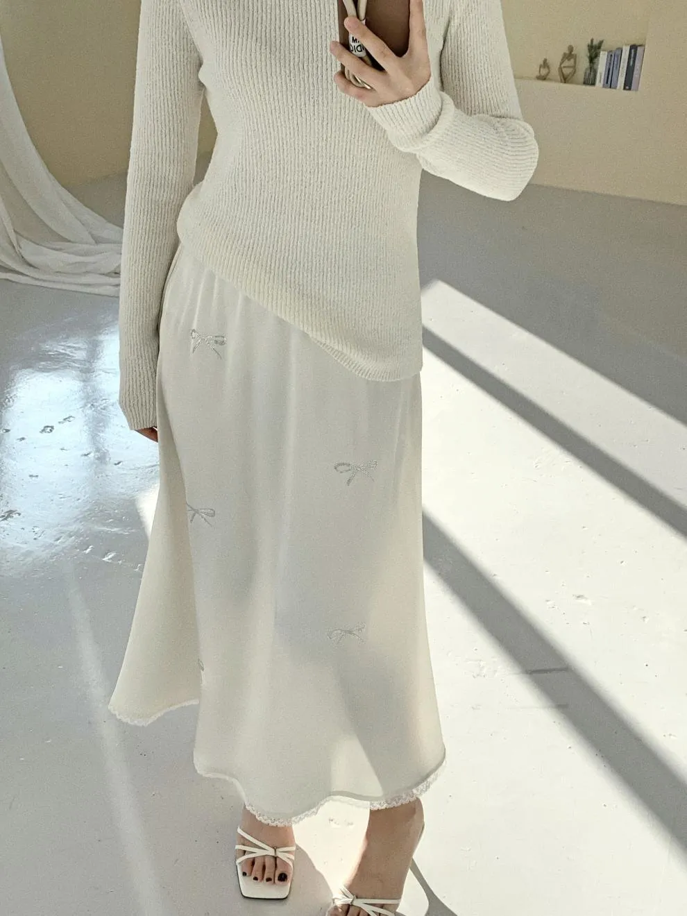 Lace stitching mid-length skirt