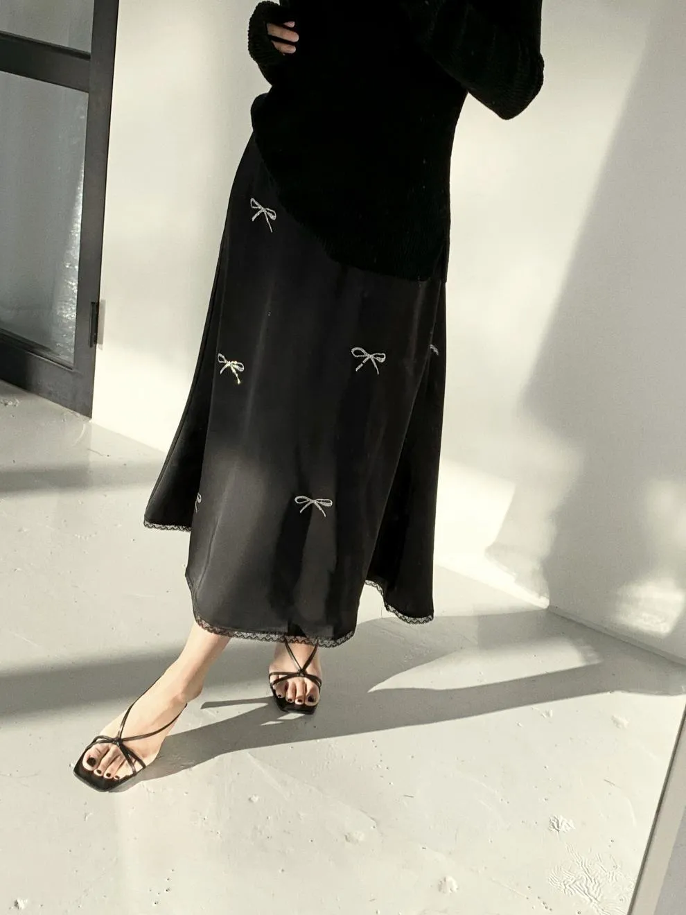 Lace stitching mid-length skirt
