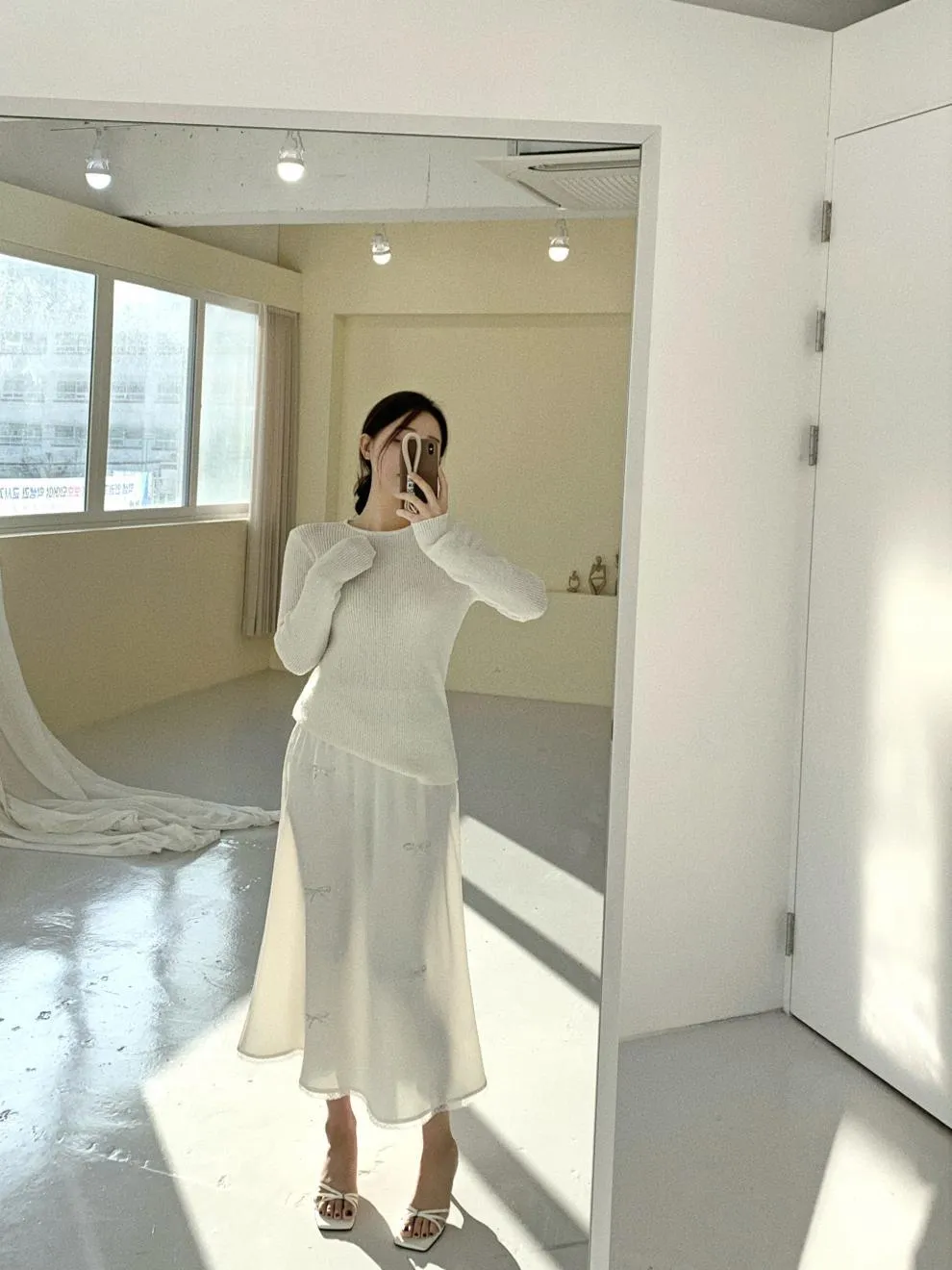 Lace stitching mid-length skirt