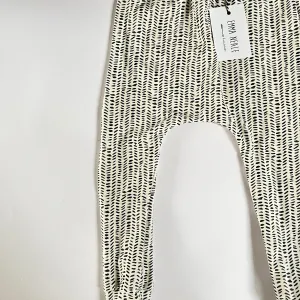 SAMPLE 24-36m Dash Legs