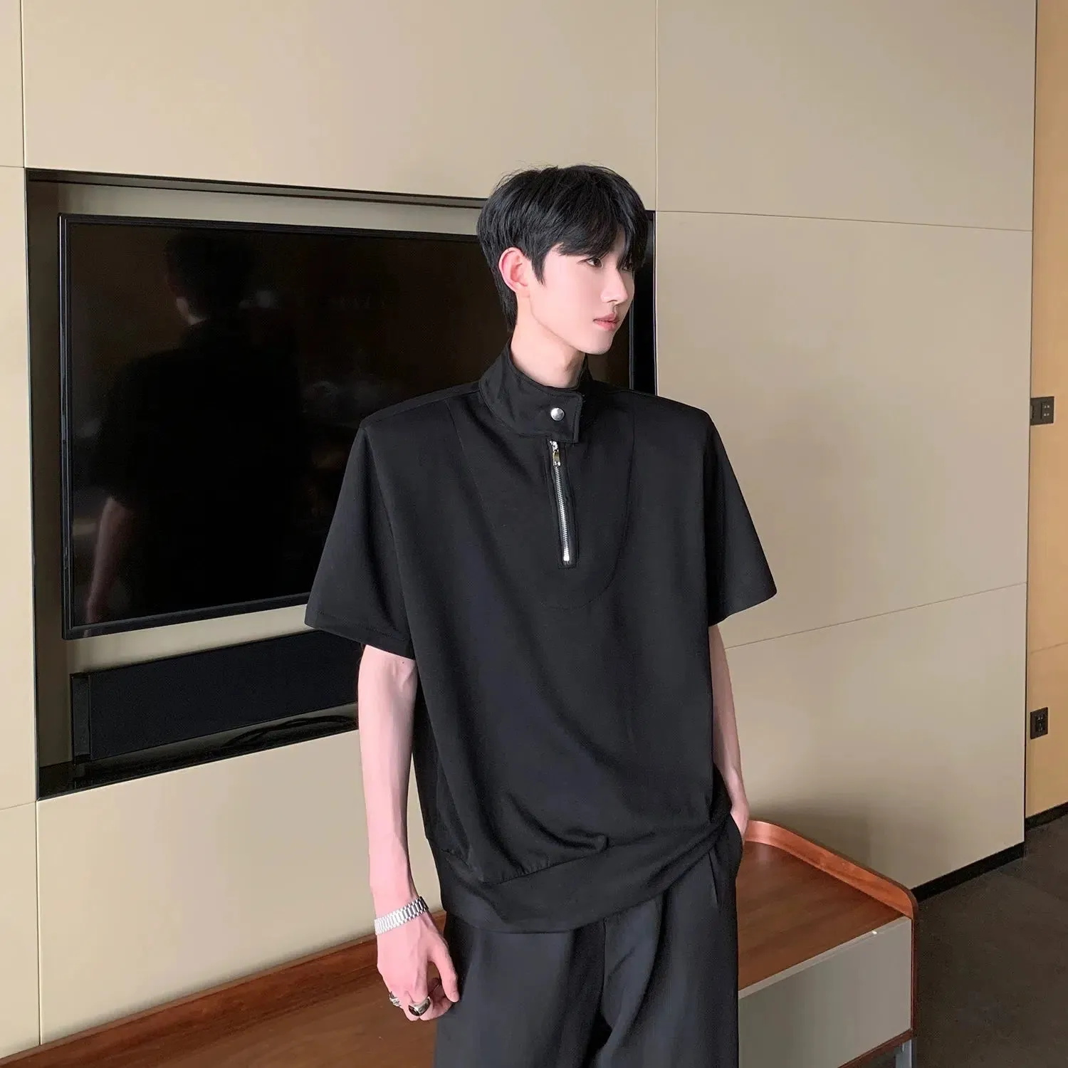 Stand-up Collar T-shirt with Shoulder Pads