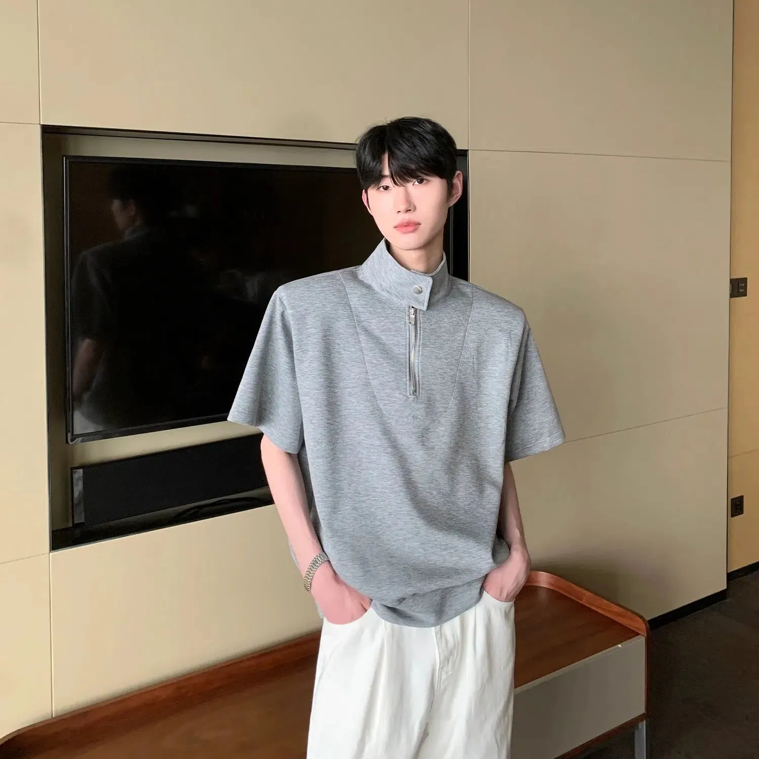 Stand-up Collar T-shirt with Shoulder Pads