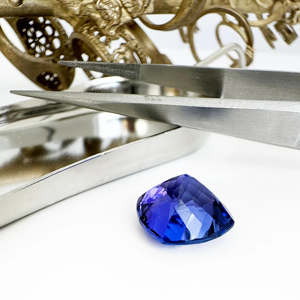 Tanzanite - violet/BLUE Cushion Cut - 5.87ct